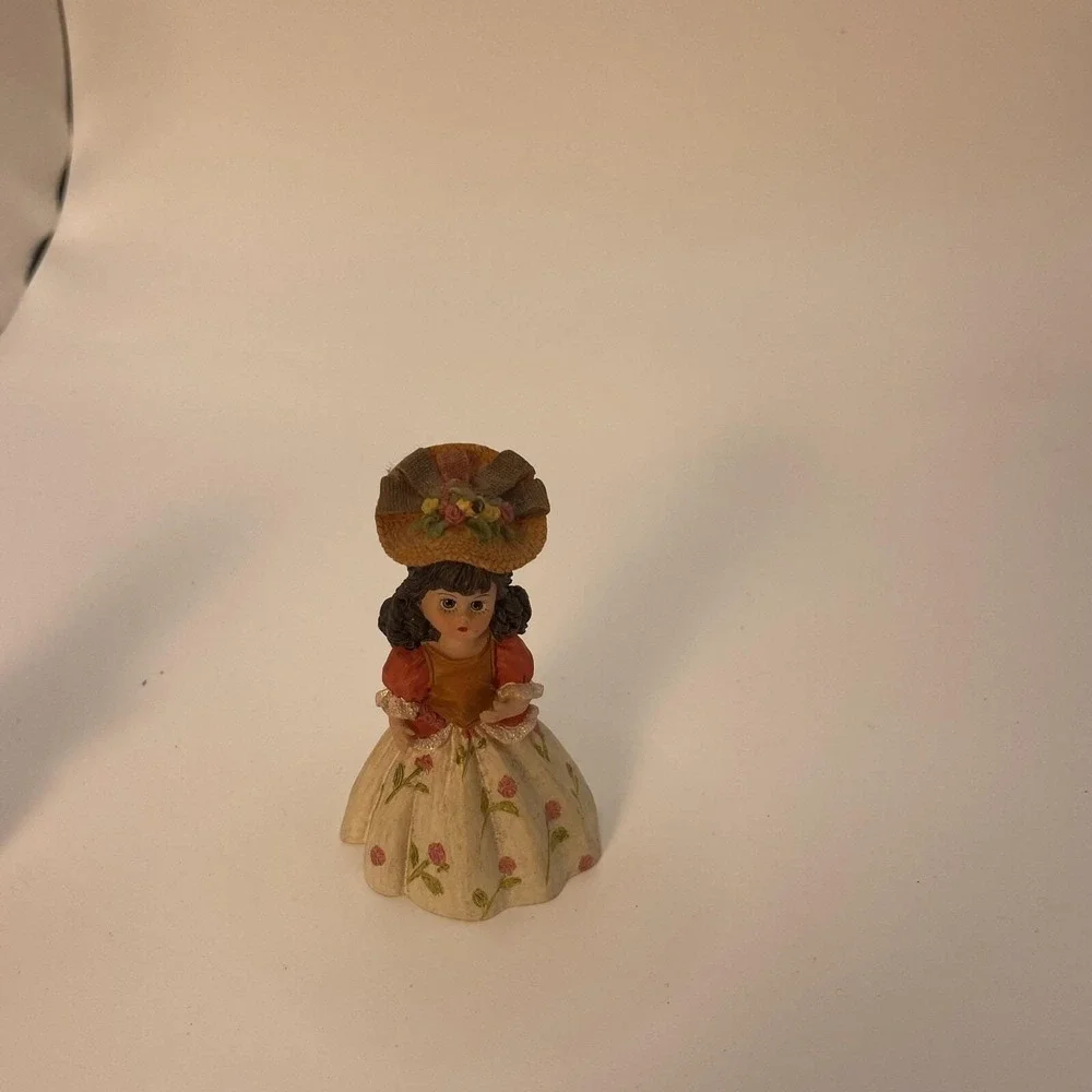 Vintage Madame Alexander Old Women Who Lived In A‎ Shoe Set Of Two  Circa 2001